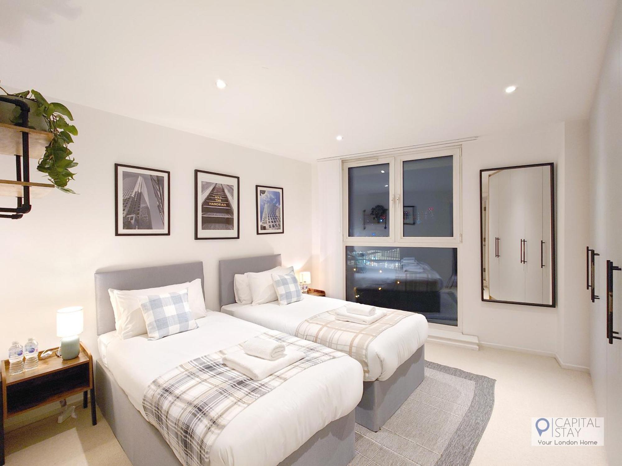 Deluxe Two Bed Apartment With River & City View Лондон Екстериор снимка