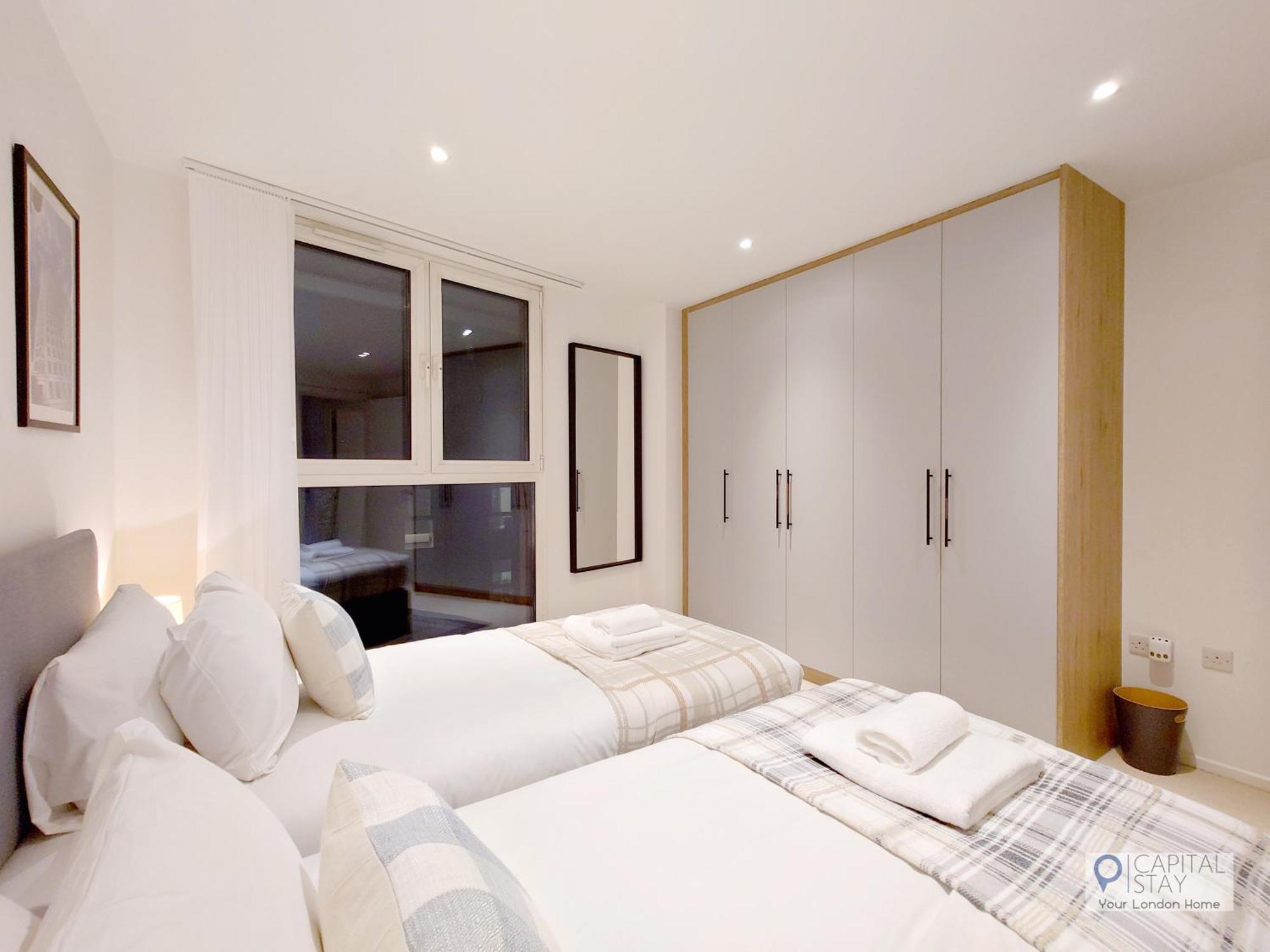 Deluxe Two Bed Apartment With River & City View Лондон Екстериор снимка