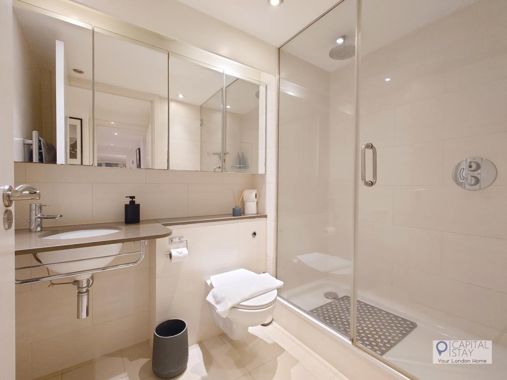 Deluxe Two Bed Apartment With River & City View Лондон Екстериор снимка